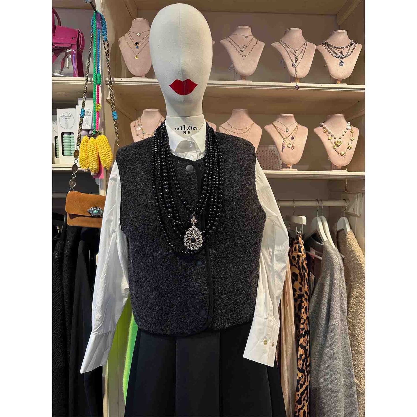 Alwero Weste Schwarz - KNOCKNOK Fashion