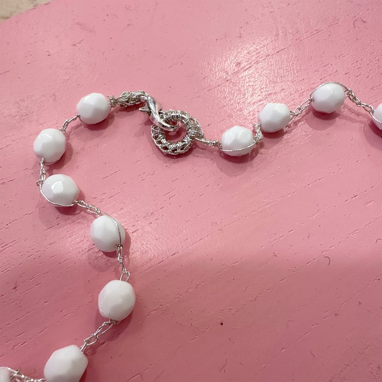 Gehäkelte Perlen Kette Weiß Silber - KNOCKNOK Fashion