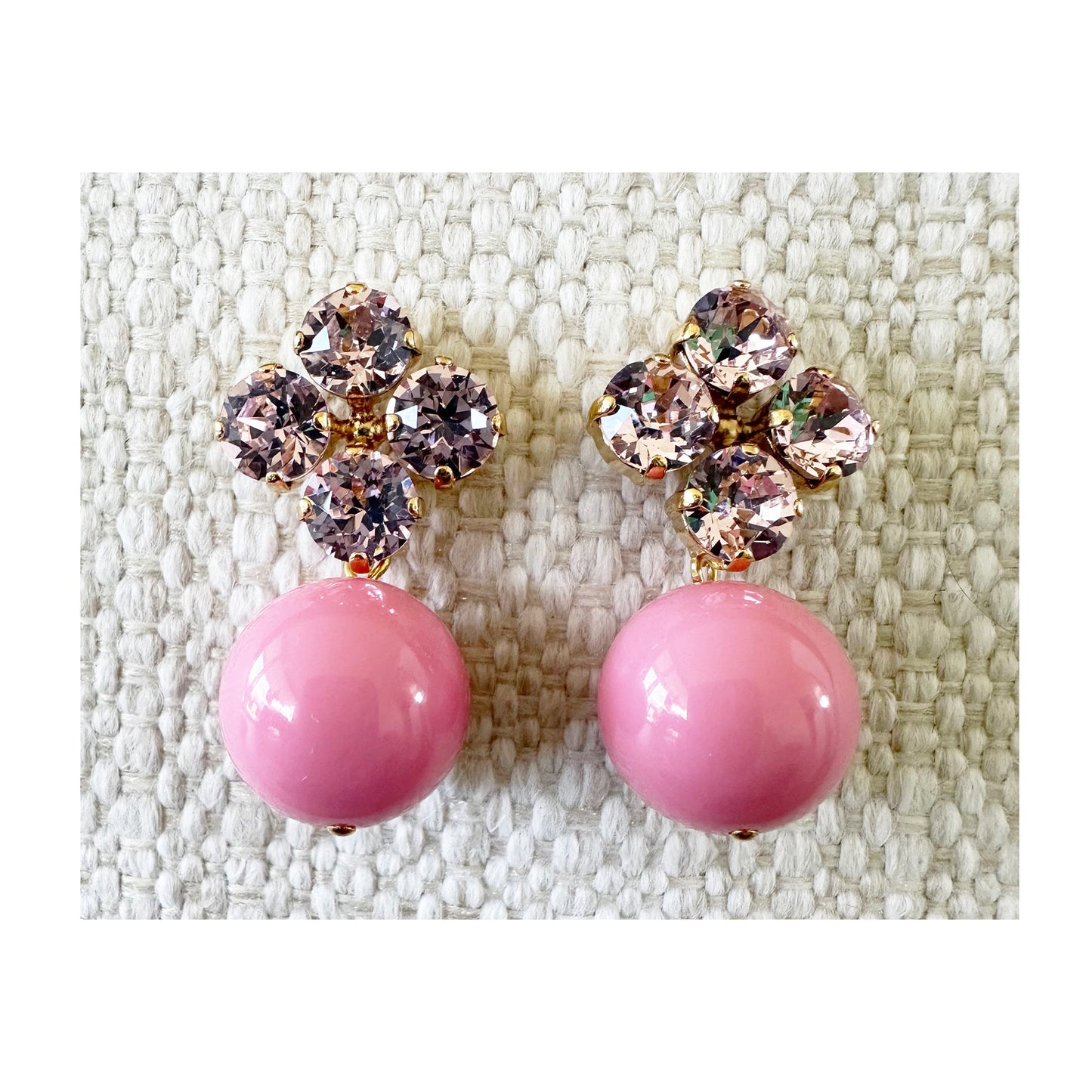 Rio Berlin Ohrringe – Strassblume & Acrylperle in Rosa - KNOCKNOK Fashion