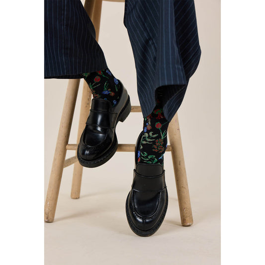 Schwarze Socken mit Blumen Ranken - KNOCKNOK Fashion