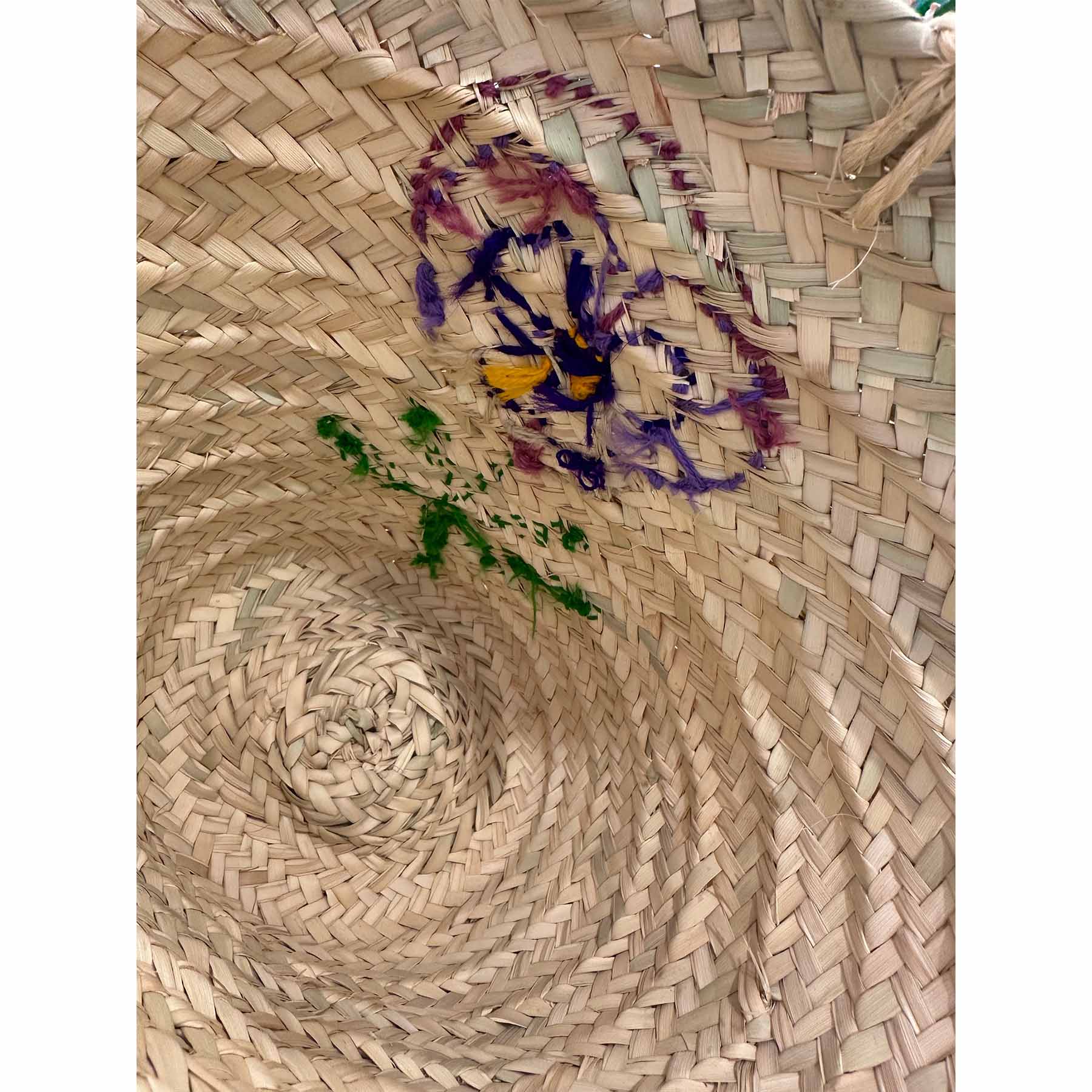 Strohkorb mit aufgesticktem Stiefmütterchen - KNOCKNOK Fashion