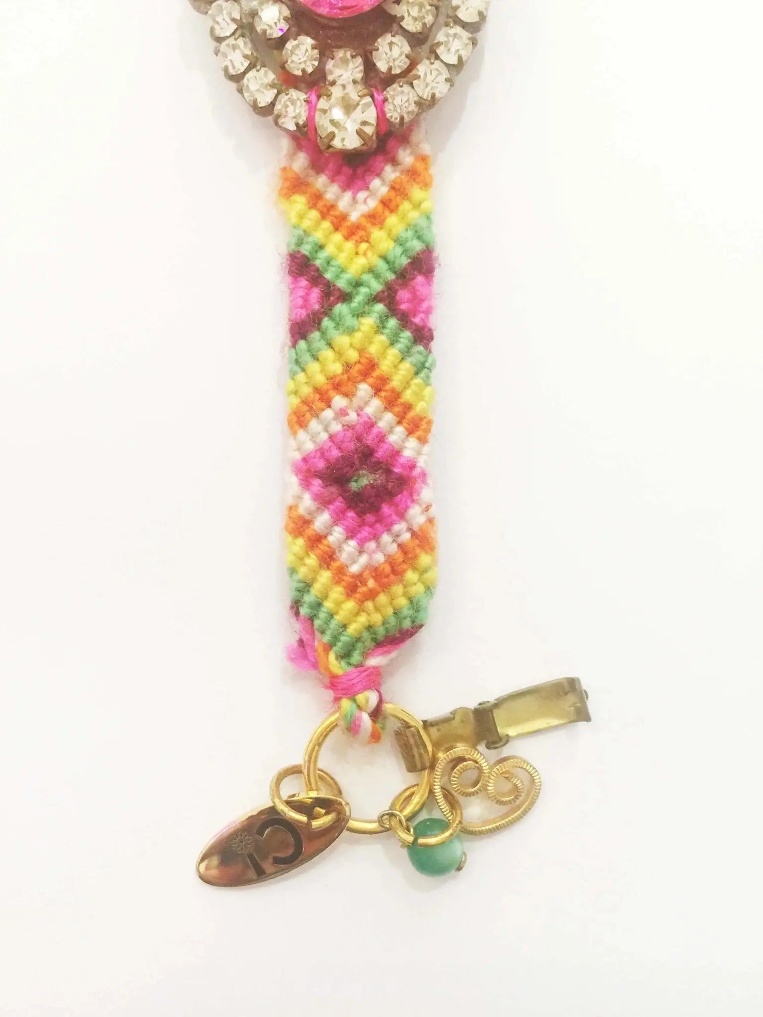 Gewebtes Freundschaftsarmband mit Vintage Details Knocknok