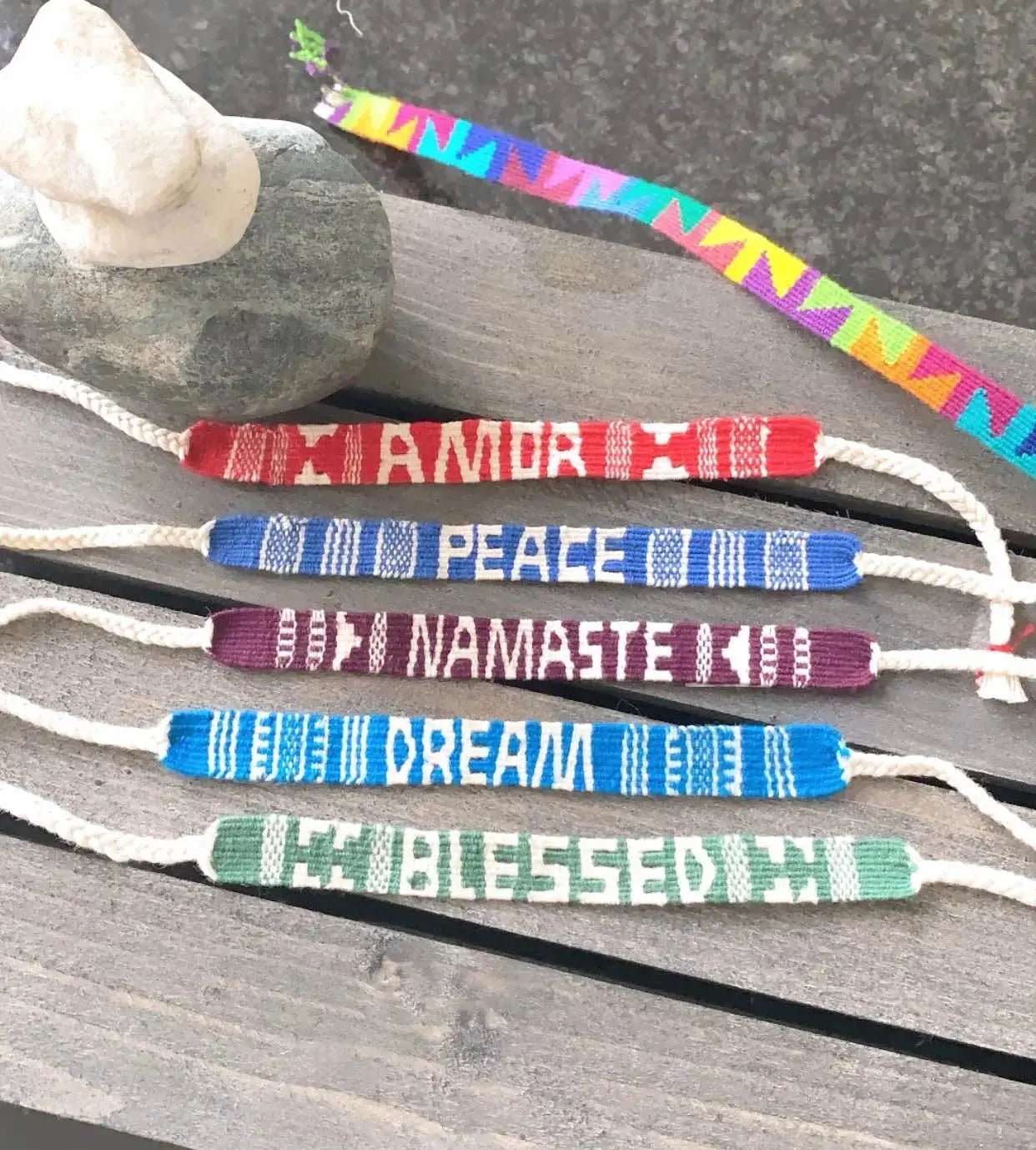 Gewebtes Shalom Armband Knocknok