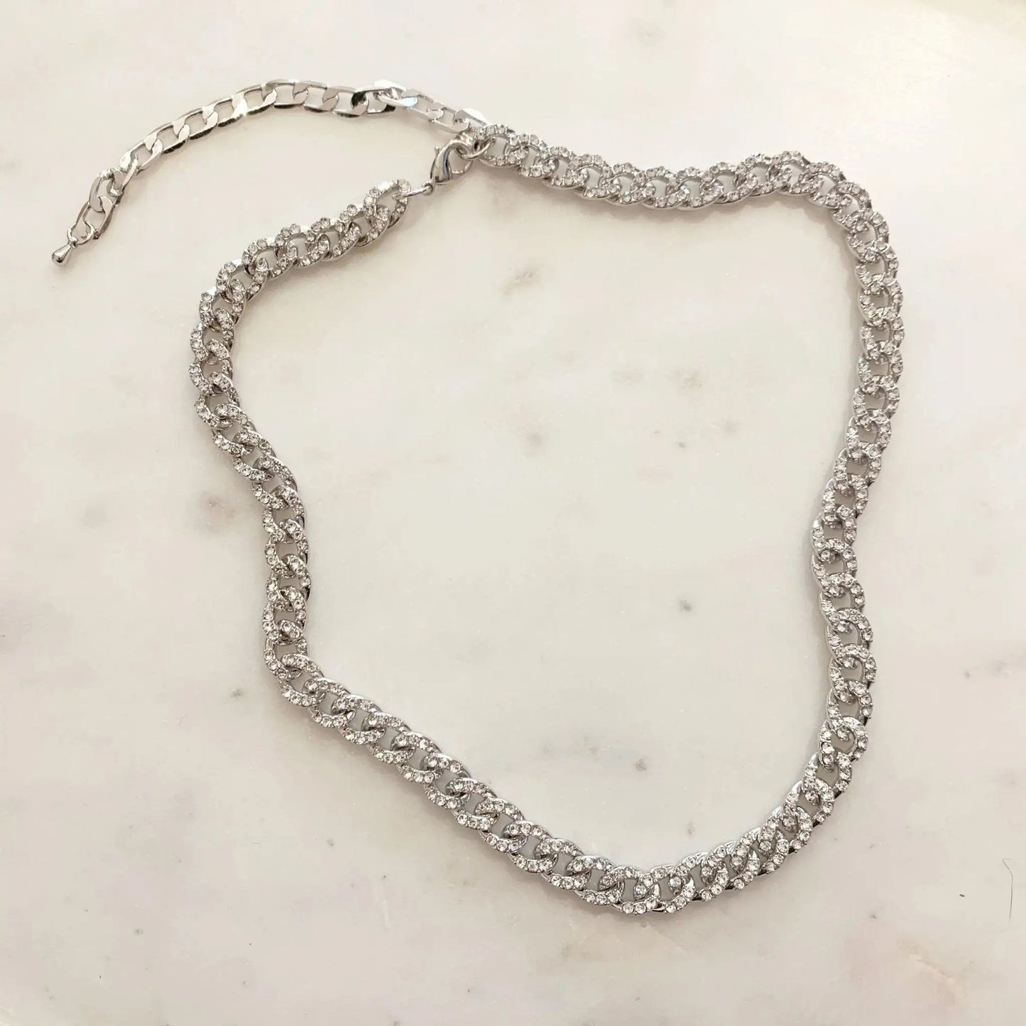 Halskette mit Zirkonia Steinen Knocknok