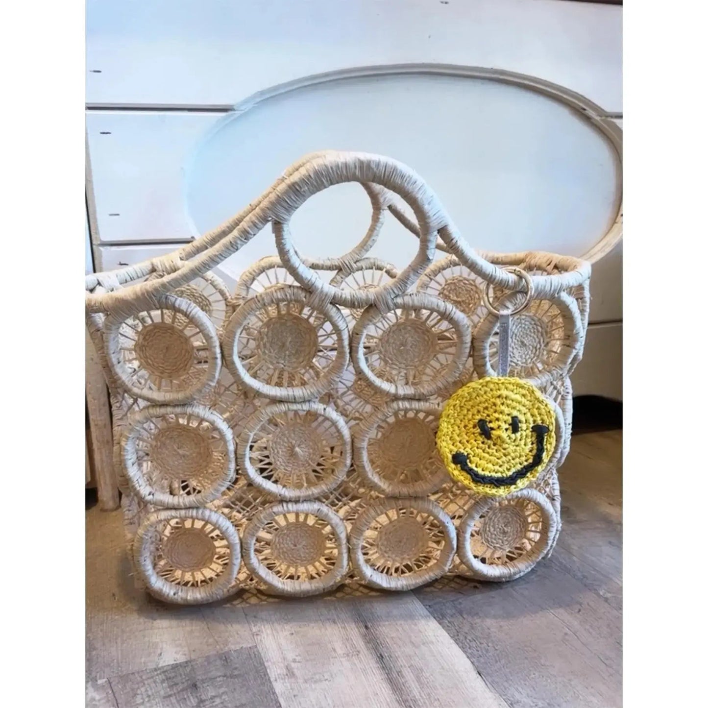 Smiley Raffia Anhänger - KNOCKNOK Fashion