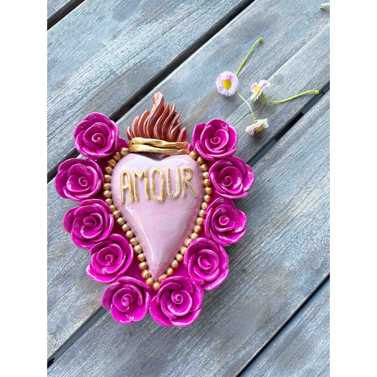 Ex-Voto Herz AMOUR aus Ton - dekoratives Sacred Heart mit Rosen