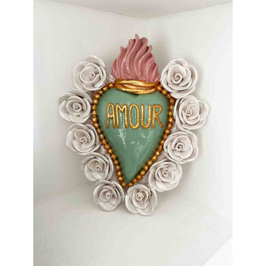 Ex-Voto Herz AMOUR aus Ton - dekoratives Sacred Heart mit weißen Rosen - KNOCKNOK Fashion