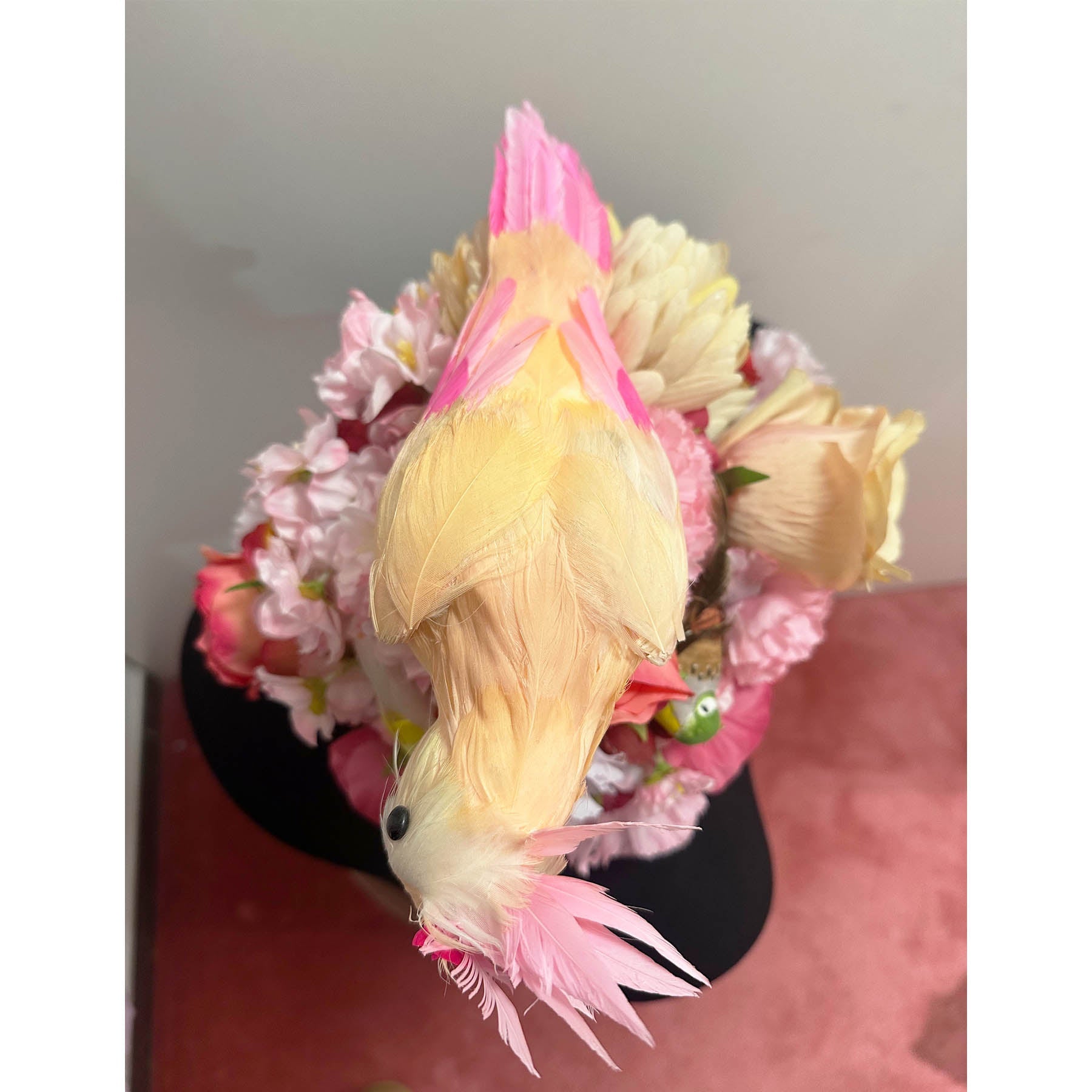 Filzhut mit Papagei - , Vogel - und Blumenapplikationen - KNOCKNOK Fashion