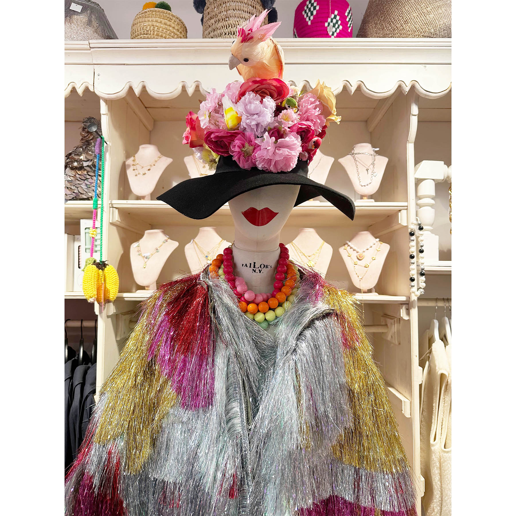 Filzhut mit Papagei - , Vogel - und Blumenapplikationen - KNOCKNOK Fashion