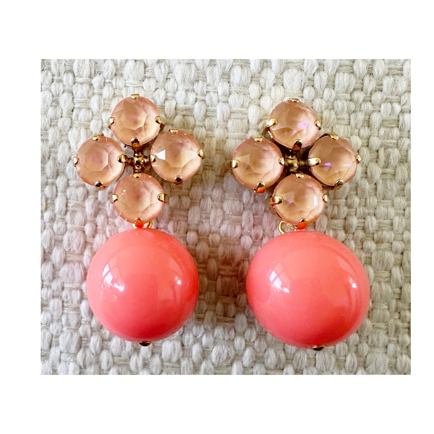 Rio Berlin Ohrringe – Strassblume & Acrylperle in Mandarine - KNOCKNOK Fashion