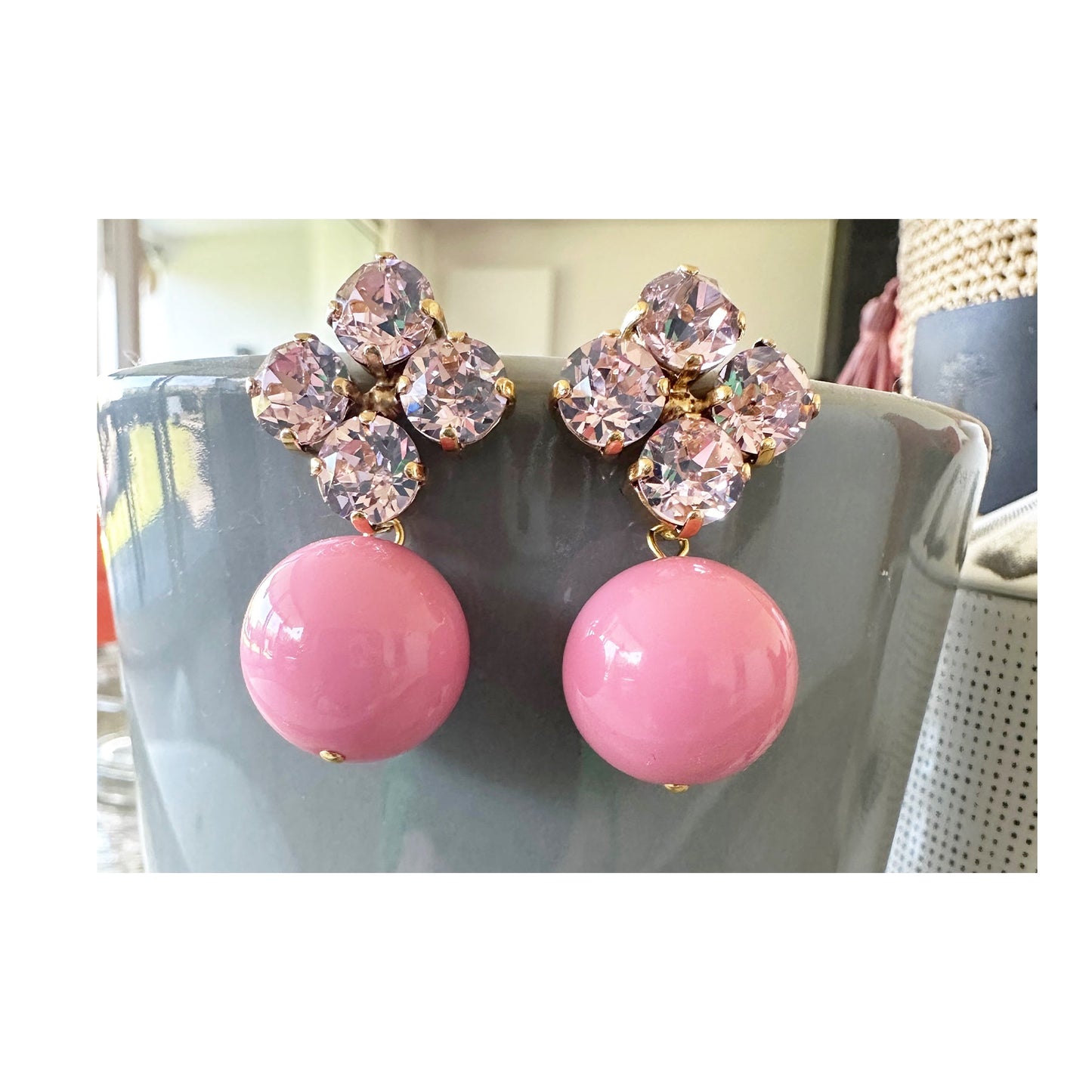 Rio Berlin Ohrringe – Strassblume & Acrylperle in Rosa - KNOCKNOK Fashion