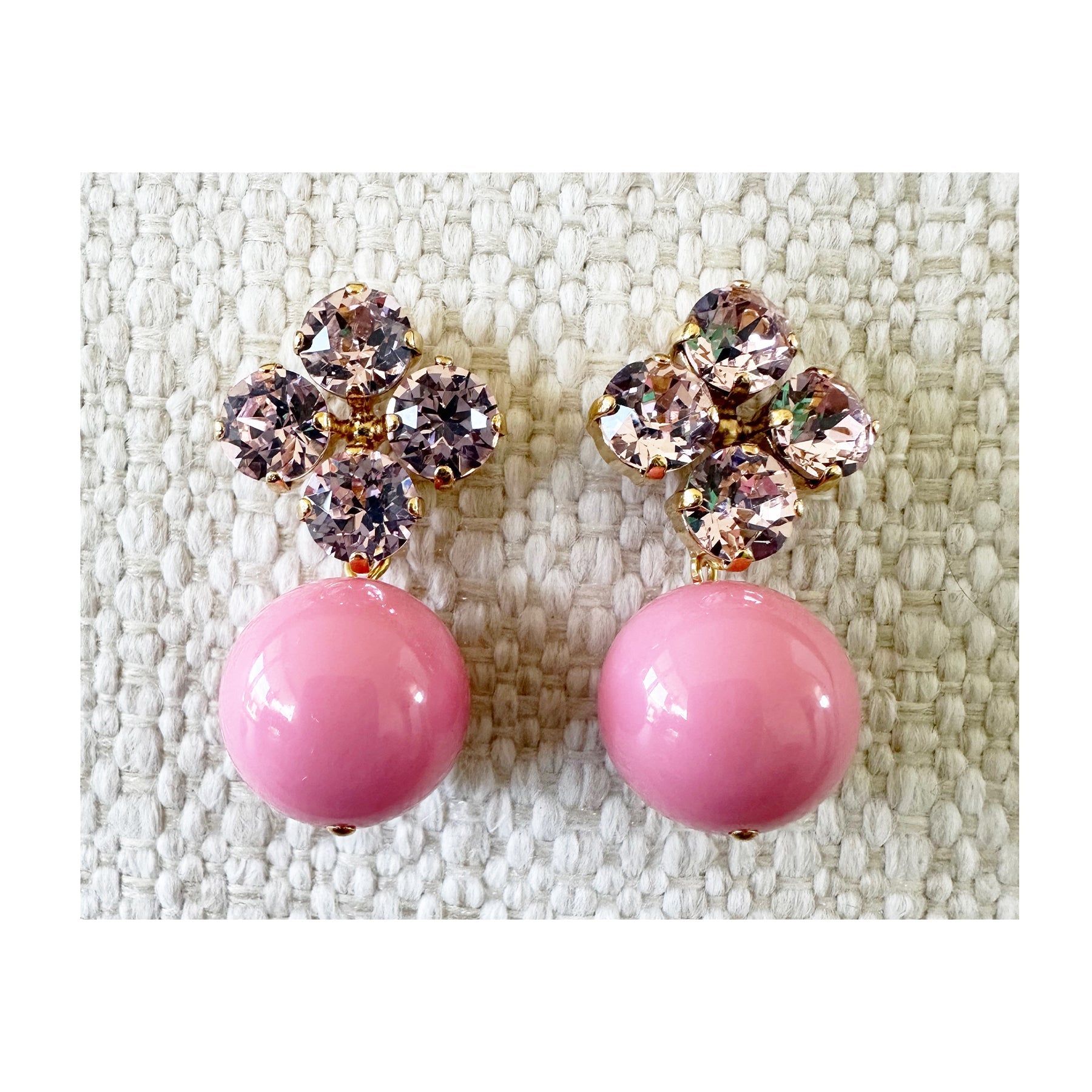Rio Berlin Ohrringe – Strassblume & Acrylperle in Rosa - KNOCKNOK Fashion
