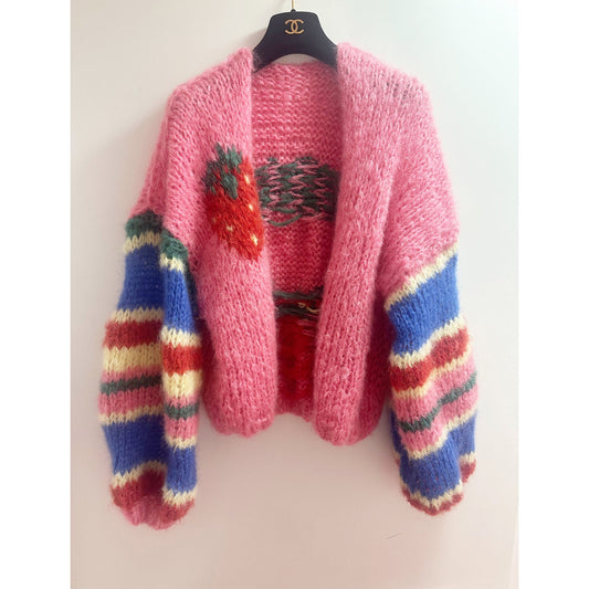 Strickjacke – Handgestrickter Mohair Cardigan mit Statement - Design - KNOCKNOK Fashion