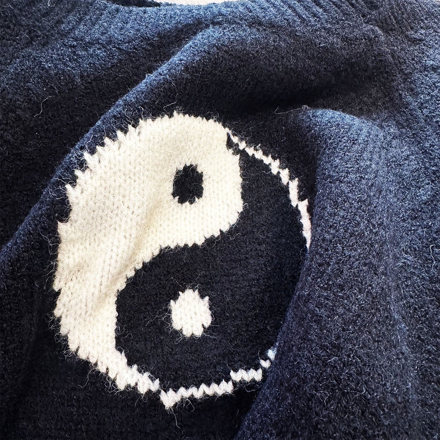 Yin und Yang Pullover Schwarz - KNOCKNOK Fashion