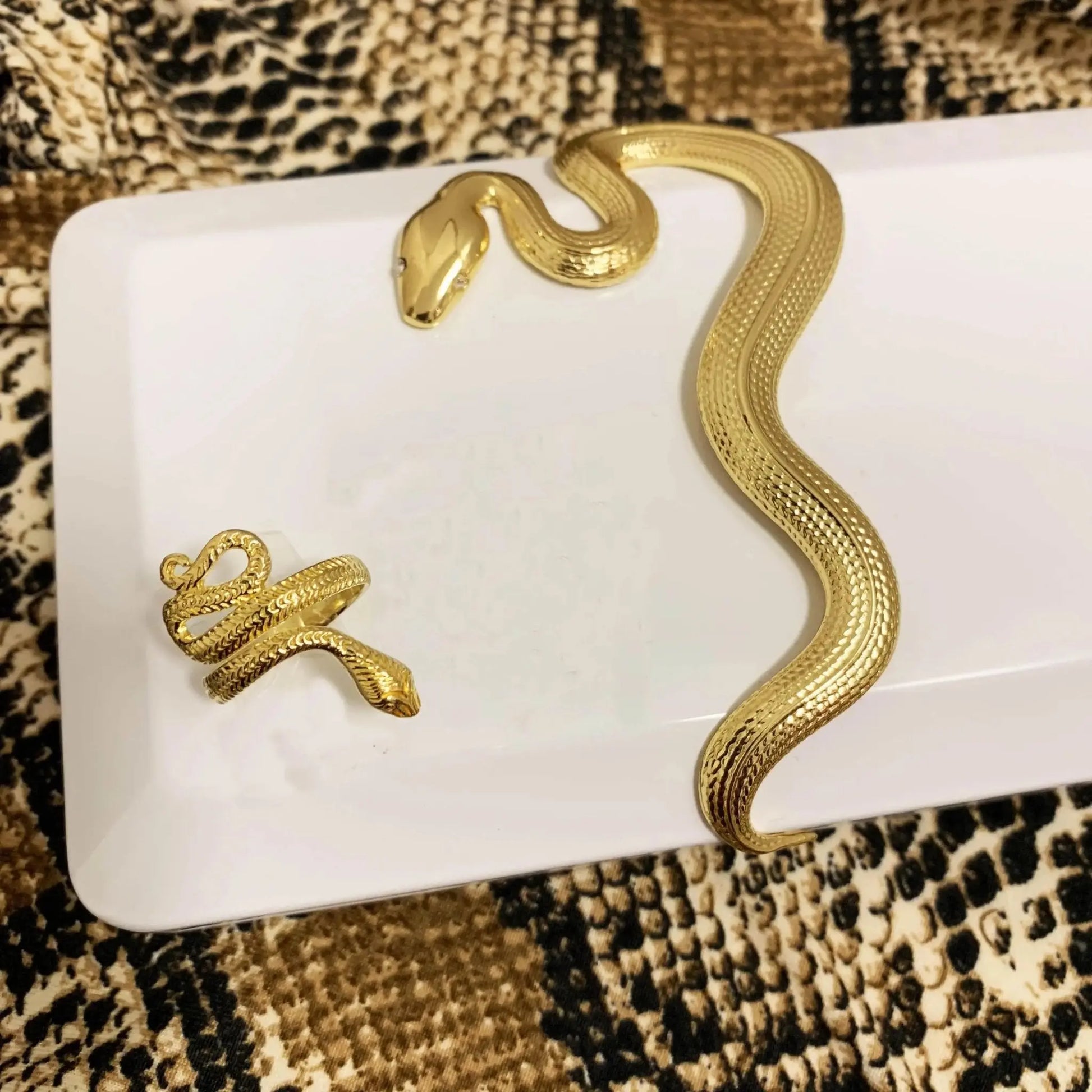 Schlangen Ring aus Edelstahl Knocknok