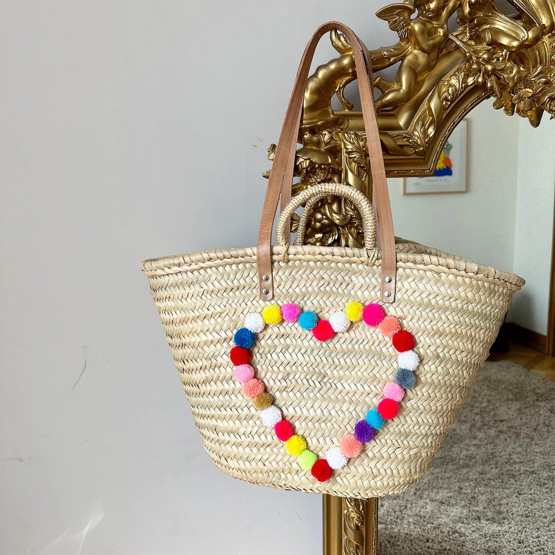 Basket with heart pom pom worked by hand KNOCKNOK Fashion