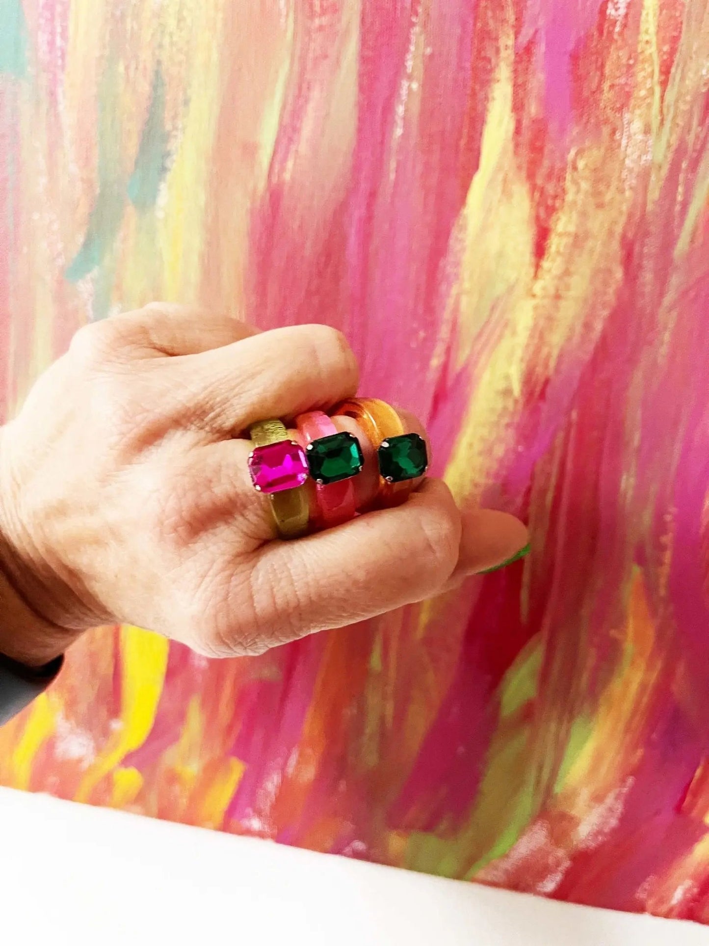 Pinker Acryl-Ring mit Stein Knocknok