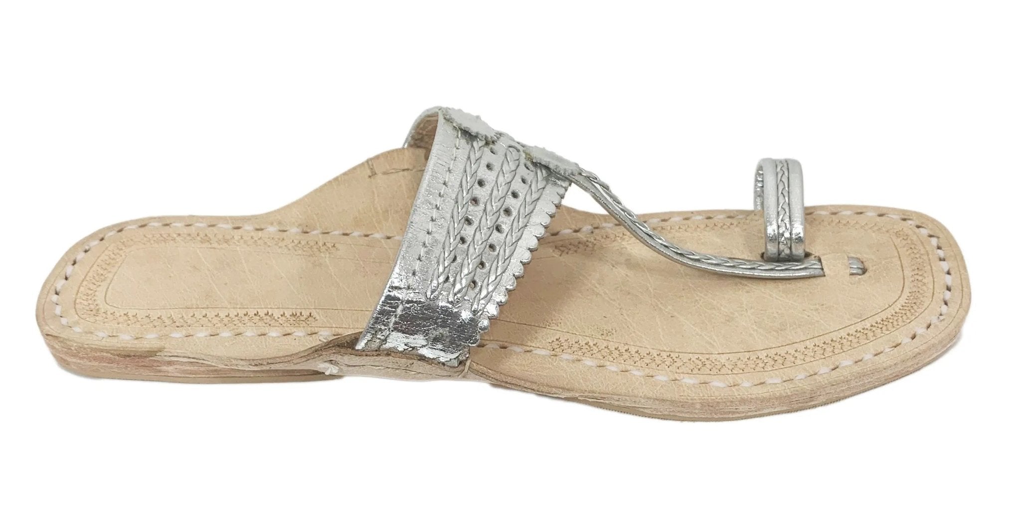 Silver on sale kolhapuri chappal