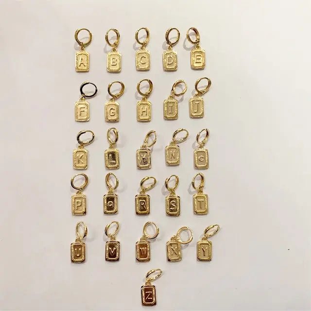 Vergoldete Buchstaben Ohrringe Knocknok